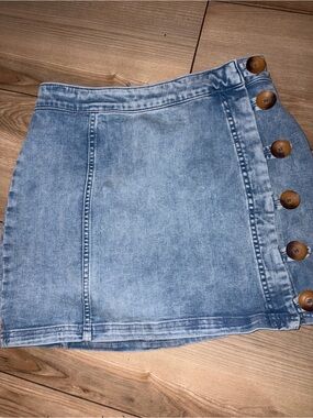 Free People "Little Daisies" denim mini skirt with large side buttons size 6